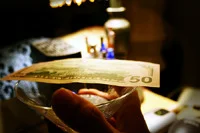 contaminados con cocaina el 83,7% de los billetes de cincuenta dolares de e.e.u.u. 226 billete de 50 dólares por caitlinator