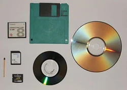 procedimientos policiales e informática forense en los eeuu 188 ({{photobyxell|various (mass) storage devices}})