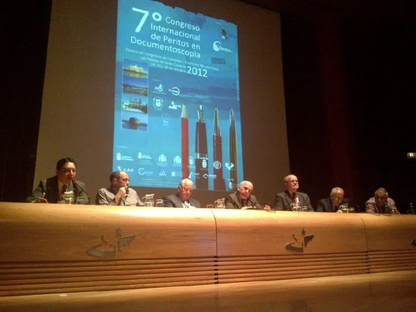 #foto mesa redonda en 7mo congreso de documentoscopia sipdo las palmas de gran canaria @grafotecnica 150 sipdo 2012